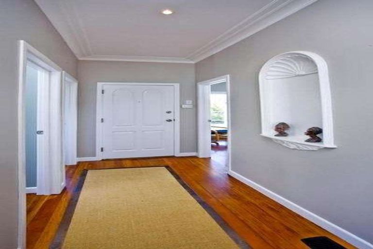 Photo of property in 60 Eversleigh Road, Belmont, Auckland, 0622