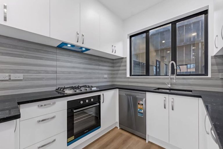 Photo of property in 2/97 Great South Road, Manurewa, Auckland, 2102