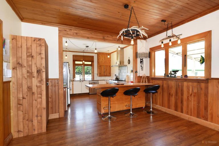 Photo of property in 19 Mount John Road, Waimate, 7977