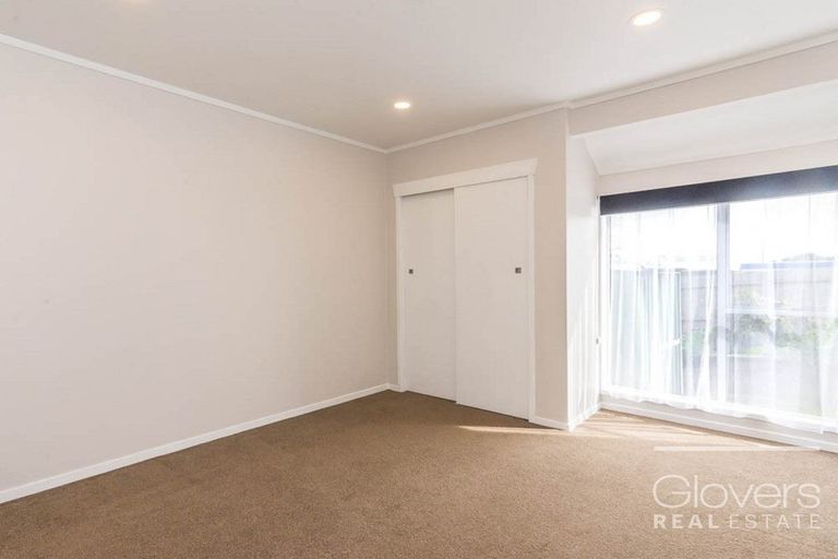 Photo of property in 1/108 West Coast Road, Glen Eden, Auckland, 0602