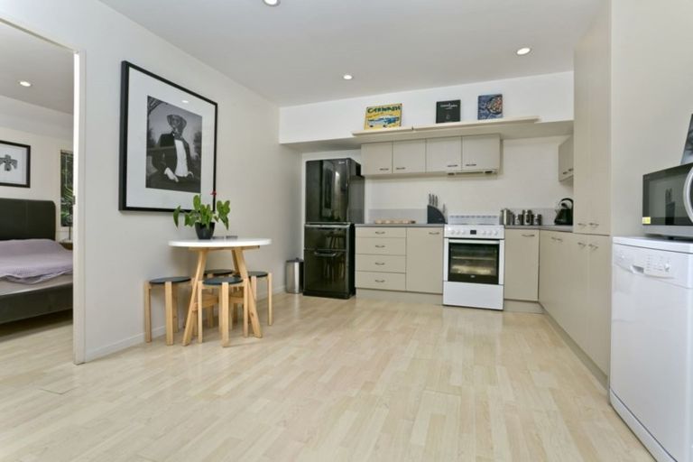 Photo of property in 110a Lake Road, Belmont, Auckland, 0622