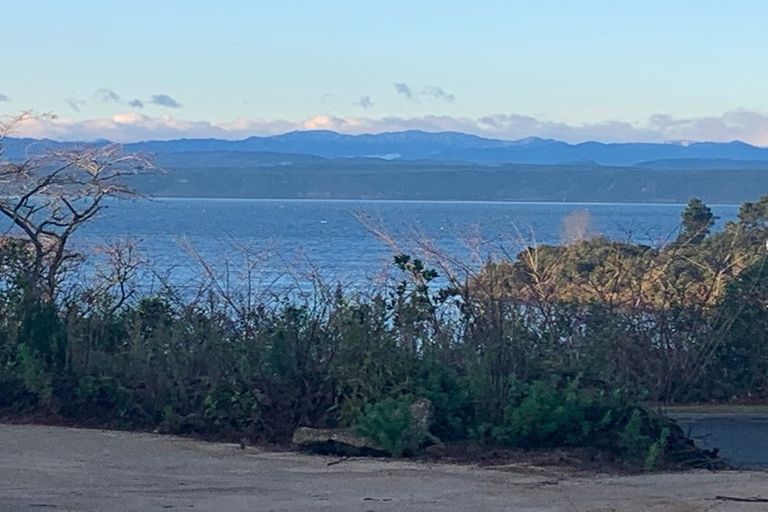 Photo of property in 31 Parawera Drive, Acacia Bay, Taupo, 3330