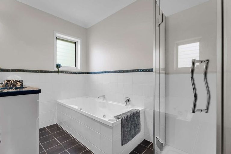 Photo of property in 18 Pacific Place, Whitianga, 3510