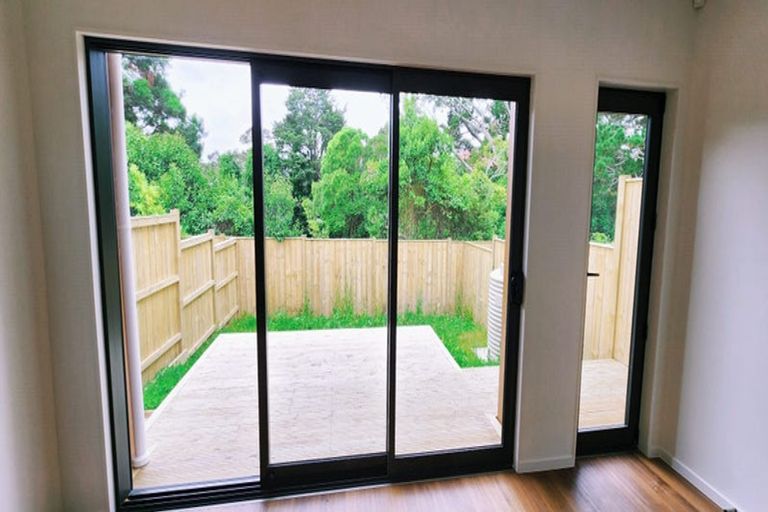 Photo of property in 8 Korokio Lane, Henderson, Auckland, 0612