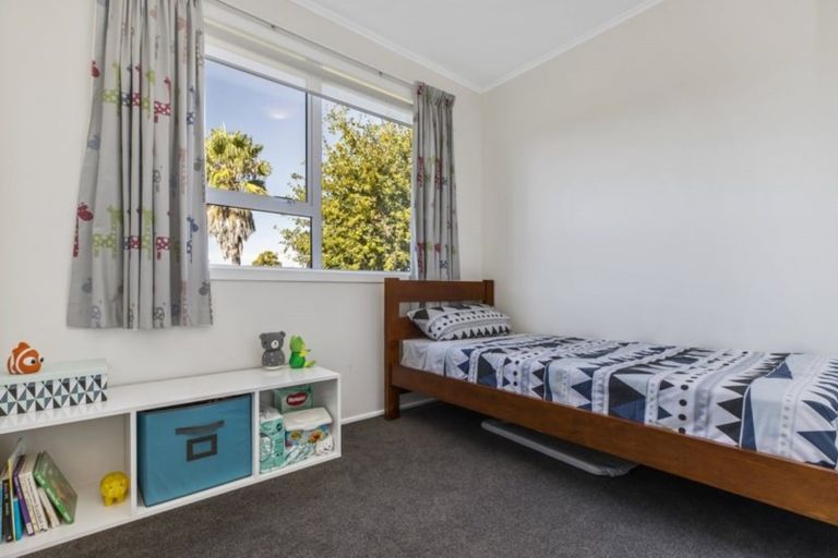 Photo of property in 1/298 Glenfield Road, Glenfield, Auckland, 0629