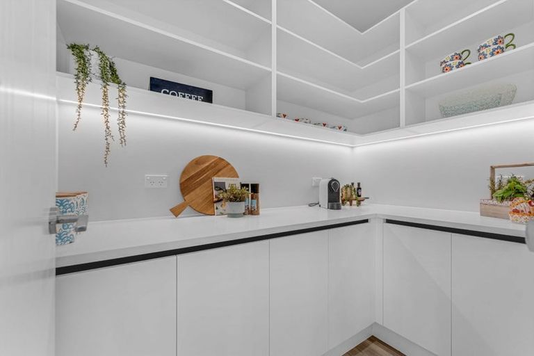 Photo of property in 27 Korowhiti Road, Clarks Beach, 2122