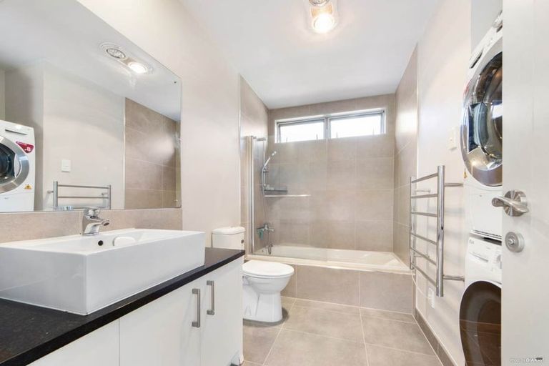 Photo of property in 2 Deanna Drive, West Harbour, Auckland, 0618