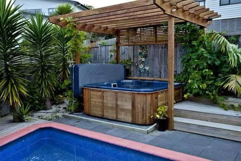 Photo of property in 44 Borneo Drive, Fairview Heights, Auckland, 0632