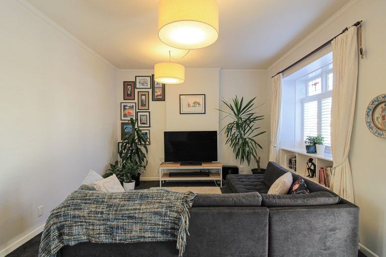 Photo of property in 16 Newman Terrace, Thorndon, Wellington, 6011