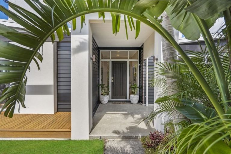 Photo of property in 23 Caversham Drive, Torbay, Auckland, 0630