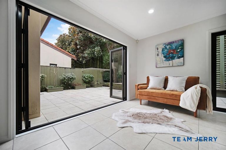 Photo of property in 27 Bridgefield Crescent, Flat Bush, Auckland, 2016