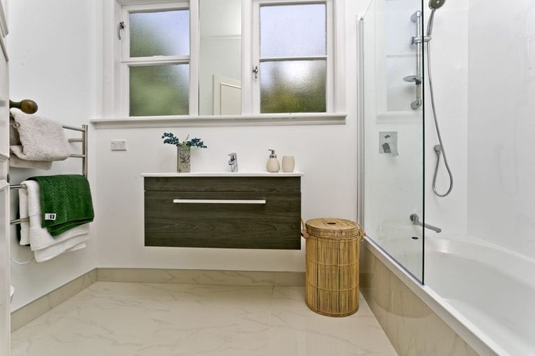 Photo of property in 1/221 Lake Road, Belmont, Auckland, 0622