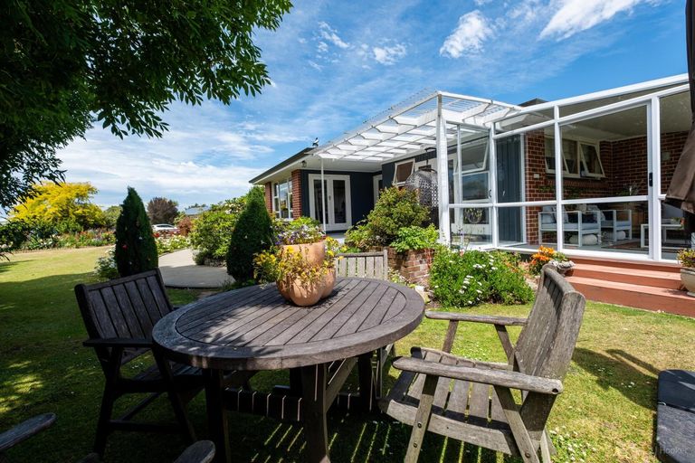 Photo of property in 76 Rhodes Street, Waimate, 7924