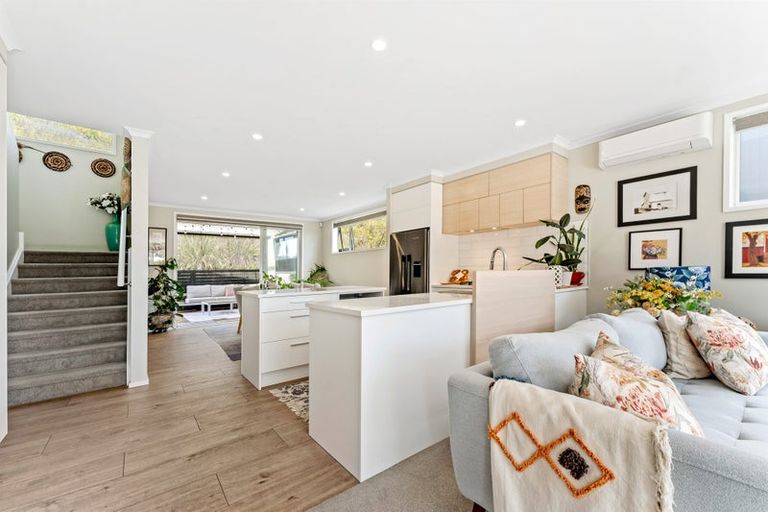 Photo of property in 33 Sanremo Lane, Stanmore Bay, Whangaparaoa, 0932