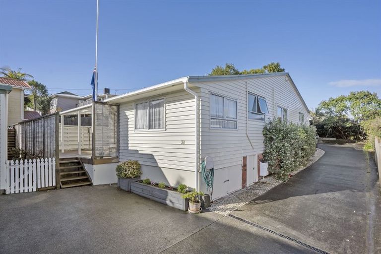 Photo of property in 2/3 Winifred Avenue, Bayview, Auckland, 0629