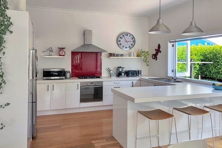 Photo of property in 1/1 Birkley Road, Bayswater, Auckland, 0622