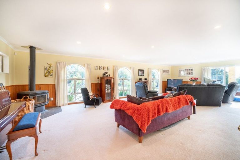 Photo of property in 50 Waicola Drive, Fitzherbert, Palmerston North, 4471