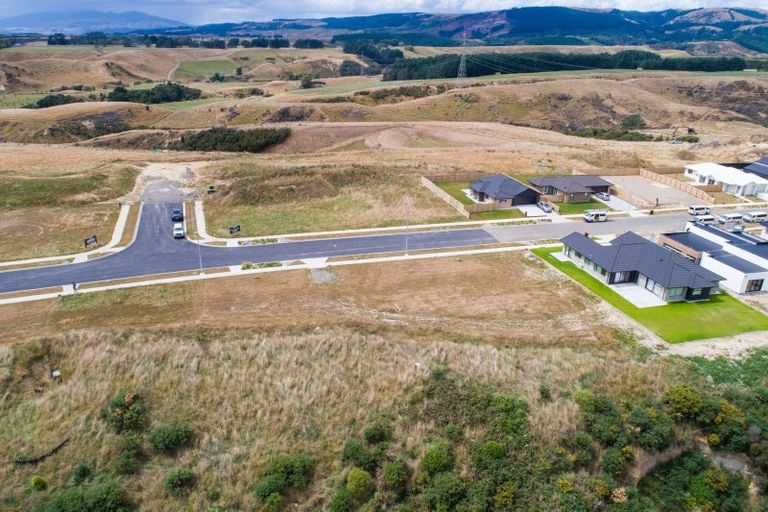 Photo of property in 83 Atlantic Drive, Fitzherbert, Palmerston North, 4410