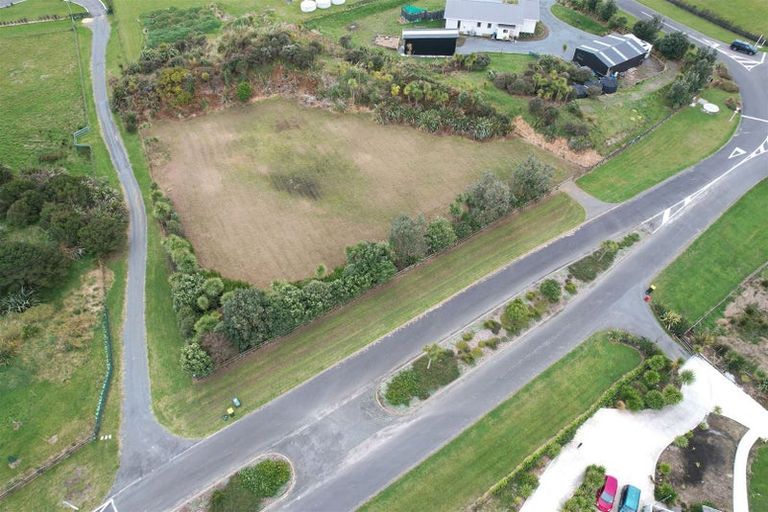 Photo of property in 83 Waitarere Rise Avenue, Waitarere, Levin, 5510