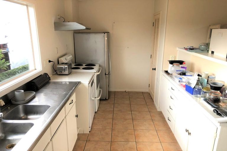 Photo of property in 61 Stanley Point Road, Stanley Point, Auckland, 0624