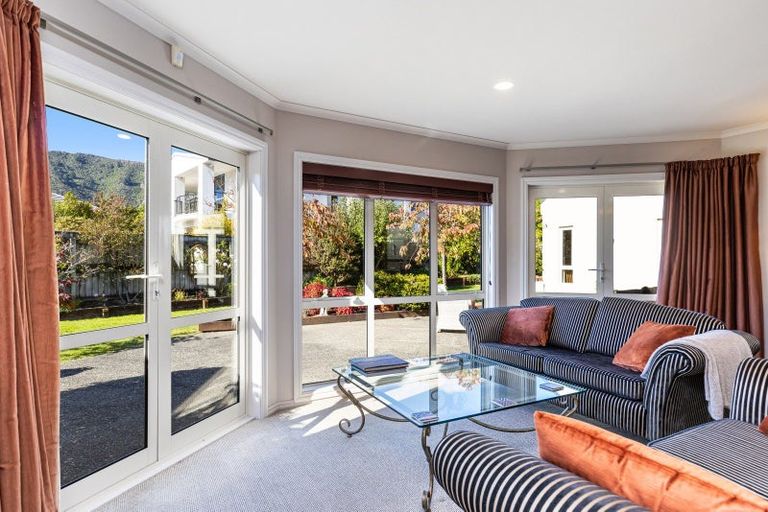 Photo of property in 10 Glentui Place, Waikawa, Picton, 7220