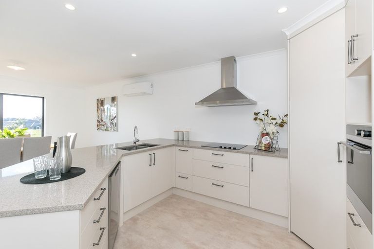 Photo of property in 8 Bosun Place, Te Atatu Peninsula, Auckland, 0610