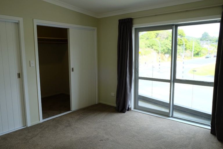 Photo of property in 2/19 Collins Avenue, Tawa, Wellington, 5028