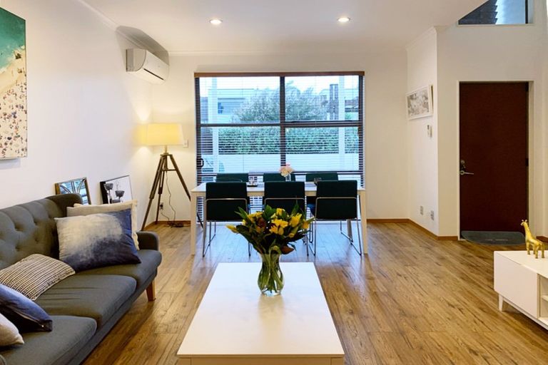 Photo of property in 49 The Track, Takanini, 2112