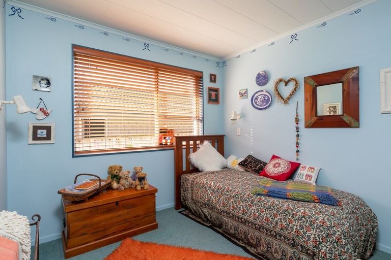 Photo of property in 25 Pehi Kupa Street, Waikanae, 5036