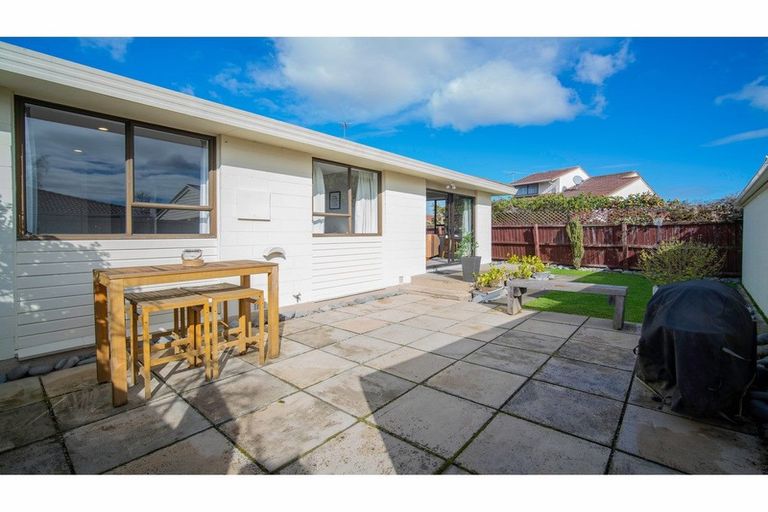 Photo of property in 2/323 Sawyers Arms Road, Bishopdale, Christchurch, 8053