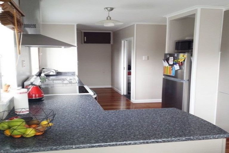Photo of property in 6 Rarawa Place, Vogeltown, New Plymouth, 4310