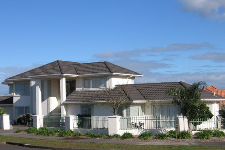Photo of property in 5 Santa Ana Drive, Shamrock Park, Auckland, 2016