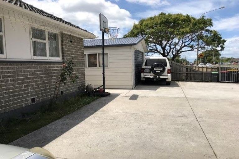 Photo of property in 120 Northcote Road, Northcote, Christchurch, 8052
