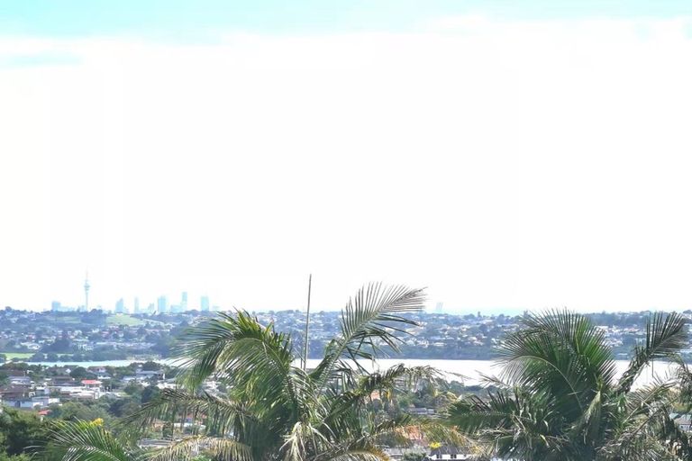 Photo of property in 64 Bleakhouse Road, Bucklands Beach, Auckland, 2014