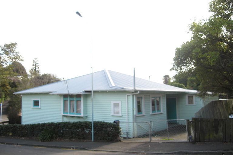 Photo of property in 101 Milton Road, Bluff Hill, Napier, 4110