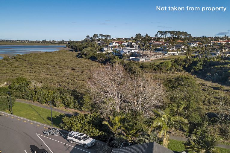 Photo of property in 11k Clearwater Cove, West Harbour, Auckland, 0618