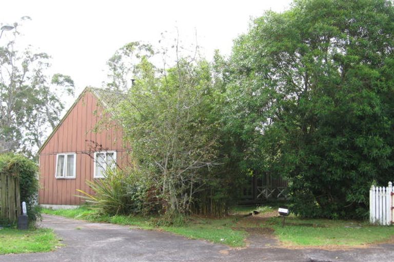 Photo of property in 27 Serwayne Place, Sunnyvale, Auckland, 0612
