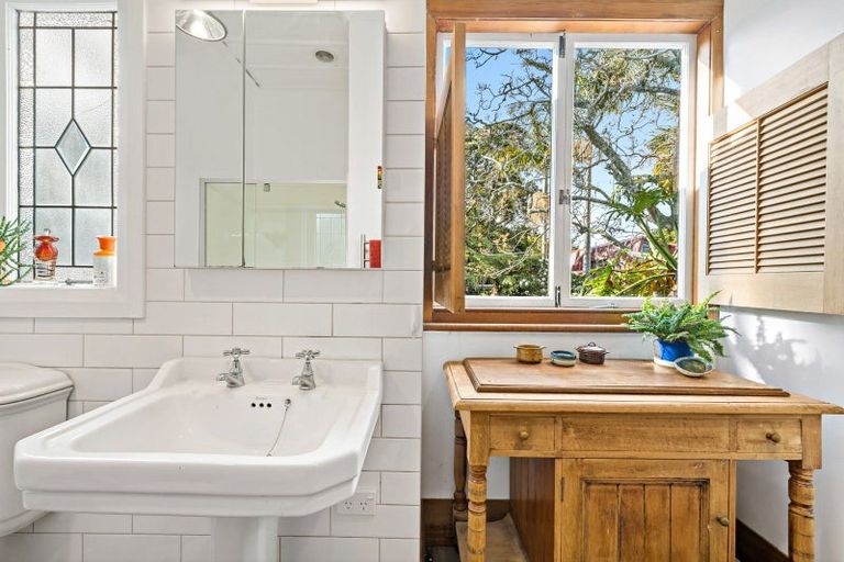 Photo of property in 34 Seaview Avenue, Northcote, Auckland, 0627