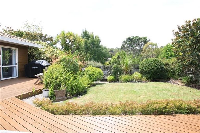 Photo of property in 10 Woodfern Crescent, Titirangi, Auckland, 0604