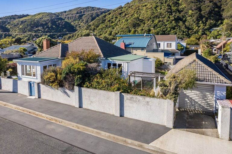 Photo of property in 1 Pukatea Street, Eastbourne, Lower Hutt, 5013