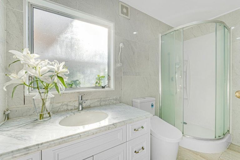 Photo of property in 2/22 Salem Place, Torbay, Auckland, 0630