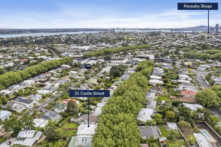 Photo of property in 31 Castle Street, Eltham, 4322