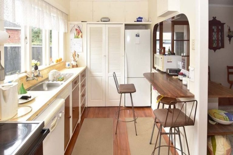 Photo of property in 67 Forrest Hill Road, Milford, Auckland, 0620