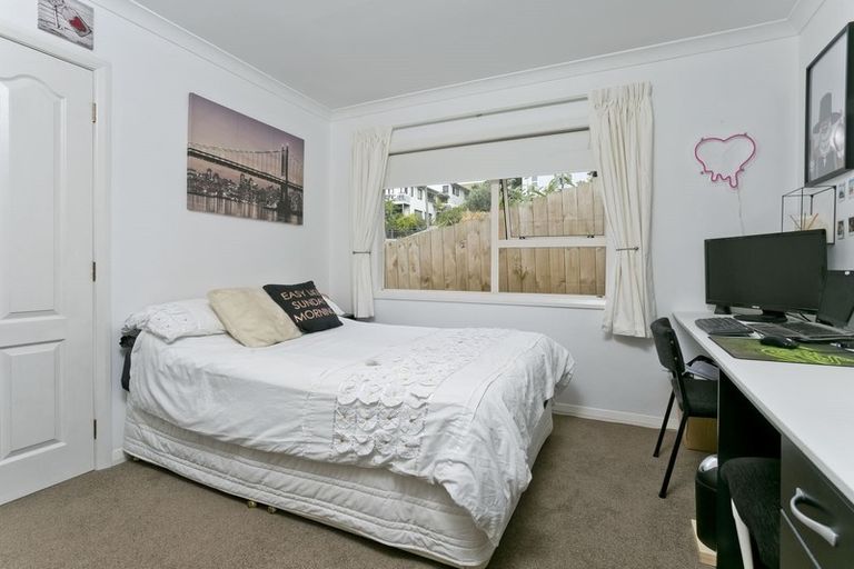 Photo of property in 9 Falstone Lane, Browns Bay, Auckland, 0630