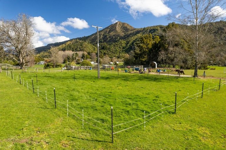 Photo of property in 108 Fairfax Street, Murchison, 7007