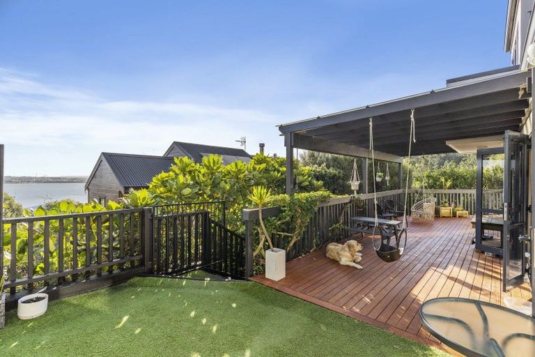 Photo of property in 2/79 Island Road, Beach Haven, Auckland, 0626