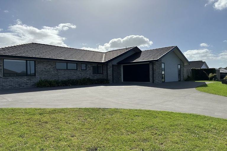 Photo of property in 14 Kahukaka Road, One Tree Point, 0118