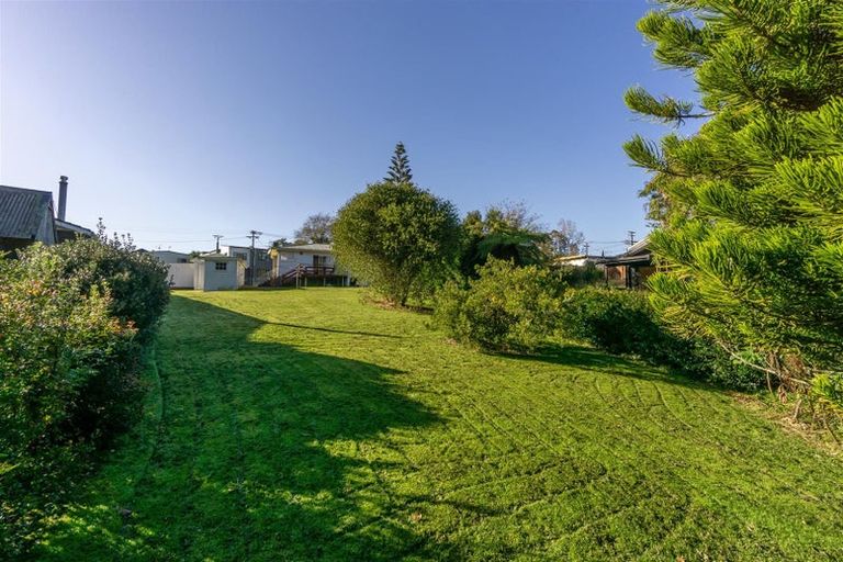 Photo of property in 4 Pomelo Road, Te Atatu South, Auckland, 0610