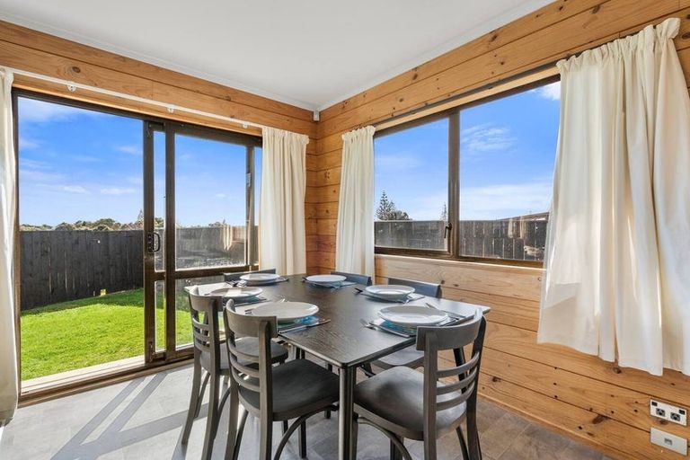 Photo of property in 65 Queens Road, Waikanae Beach, Waikanae, 5036