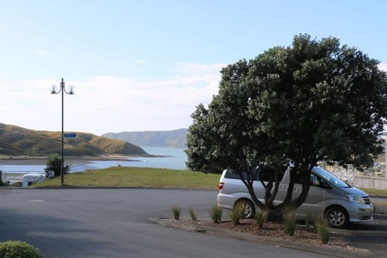 Photo of property in 4 Whitianga View, Paremata, Porirua, 5024